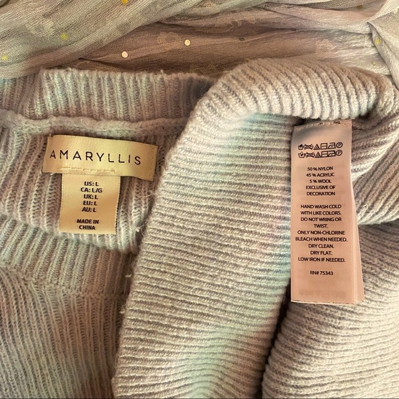 Unique asymmetrical sky blue sweater with lace - Picture 5 of 5